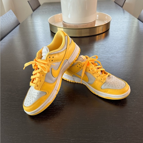 Nike Dunk Low Womens in light bone/sail/citron pulse - Picture 2 of 8